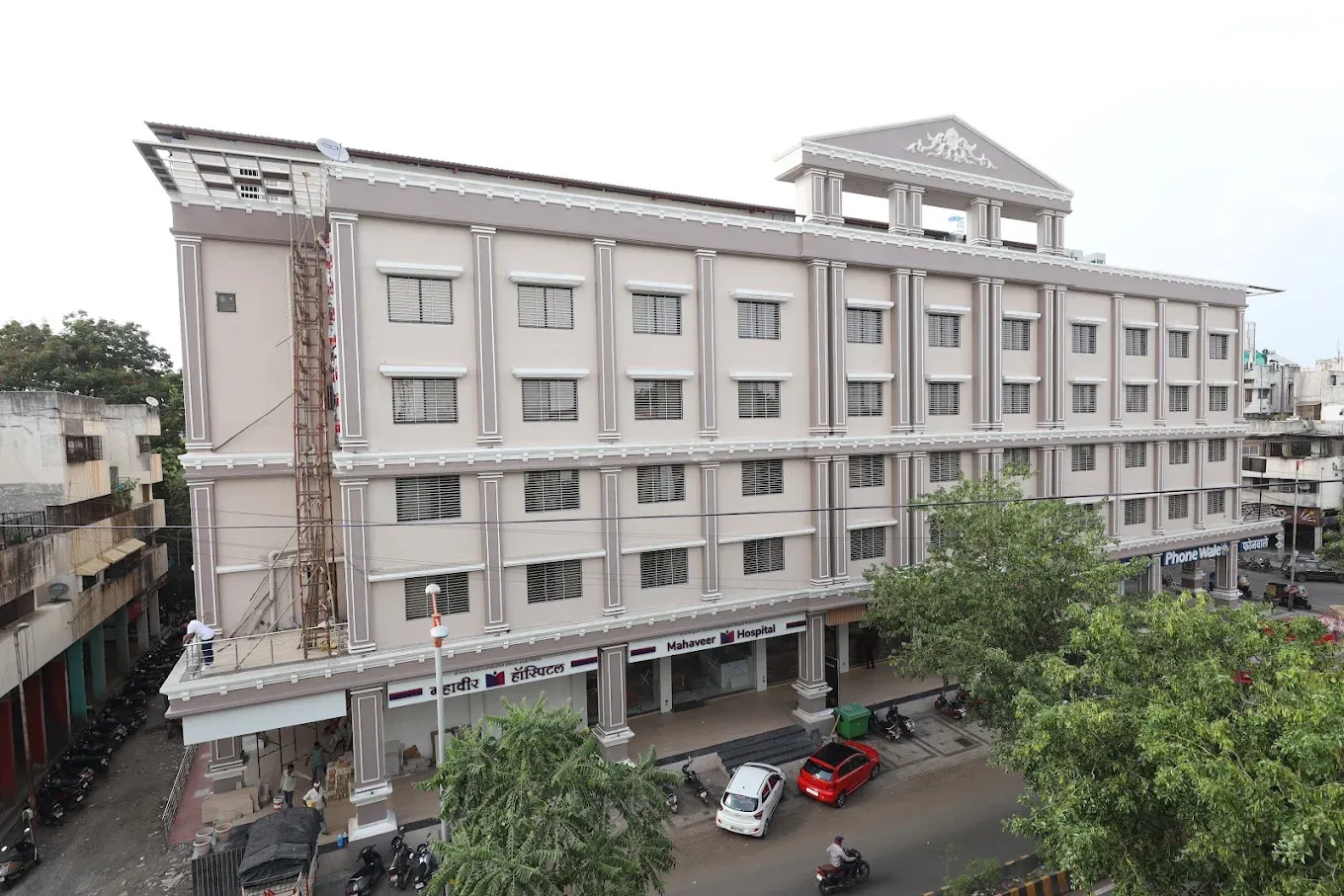 Mahaveer Hospital building, street view